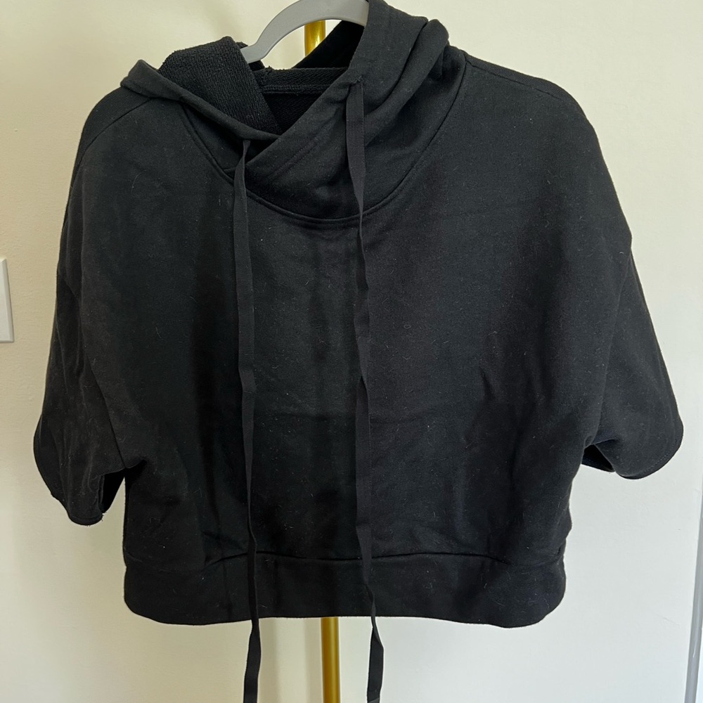 Alo Black Hoodie Sweatshirt, cropped short sleeves. Small